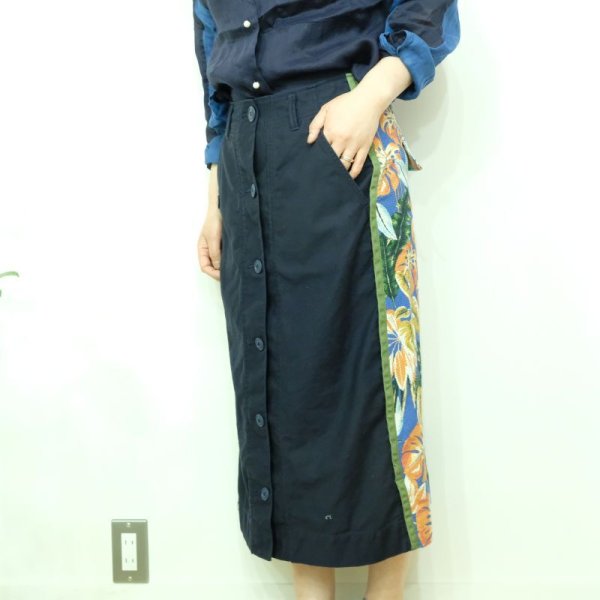 画像1: ブランバスク　ボタニカルプリントのバックサテンスカート (1)