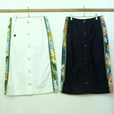 画像1: ブランバスク　ボタニカルプリントのバックサテンスカート
